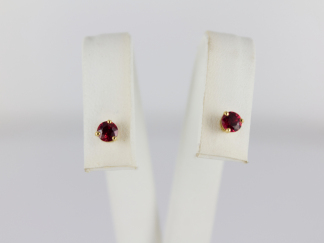 Boucles d'oreilles puces saphirs rouges