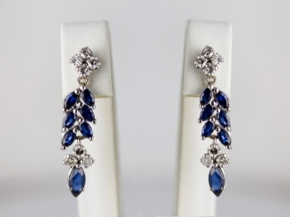 boucles d'oreilles pendantes saphirs et diamants