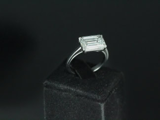 Solitaire en or palladié serti d’un diamant de synthèse