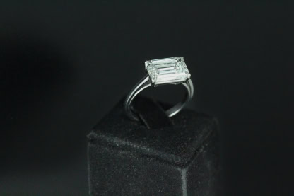 Solitaire en or palladié serti d’un diamant de synthèse