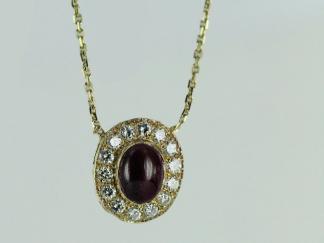 Collier motif cabochon de Rubis Dts or jaune
