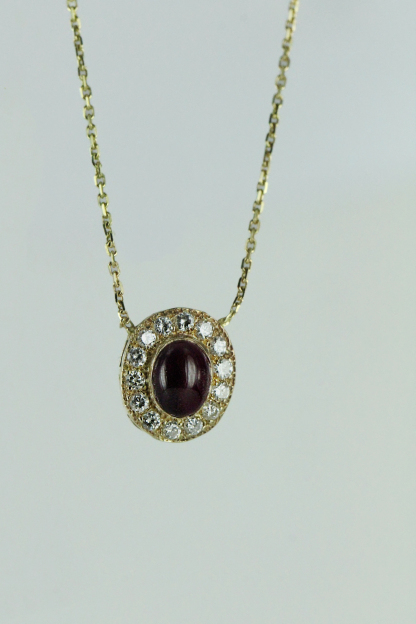 Collier motif cabochon de Rubis Dts or jaune