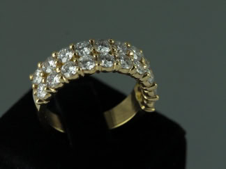 Double alliance en or rose sertie de diamants de synthèse