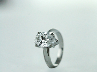 Solitaire diamant poire en or palladié