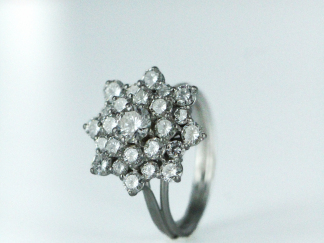 Bague en platine sertie de diamants