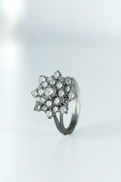Bague en platine sertie de diamants