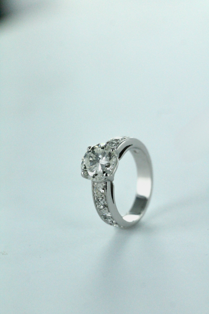 Solitaire diamant, 1/2 taille, or blanc 18K